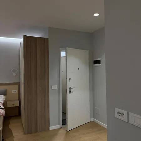 Vers Apartman Tirana